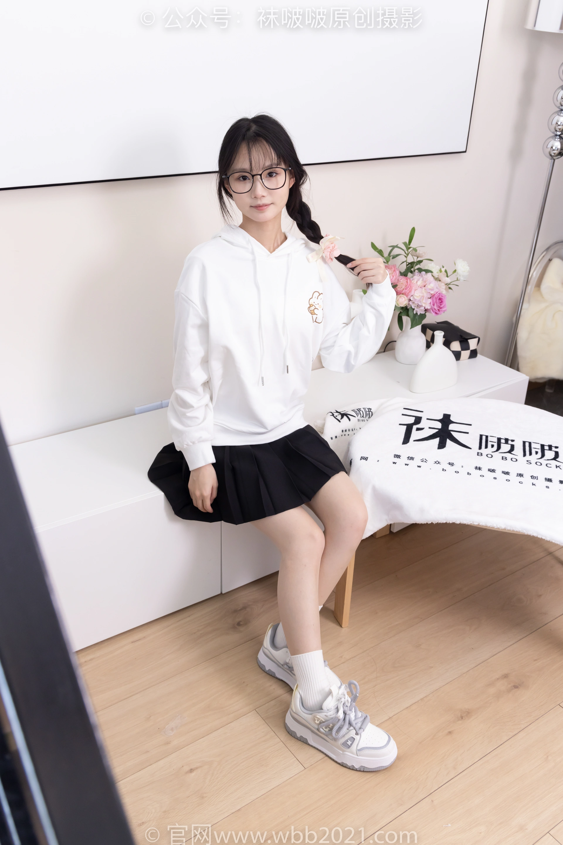 [BoBoSocks袜啵啵] NO.368 甜甜圈-运动鞋、白棉袜、油亮肉丝（花絮版） 3